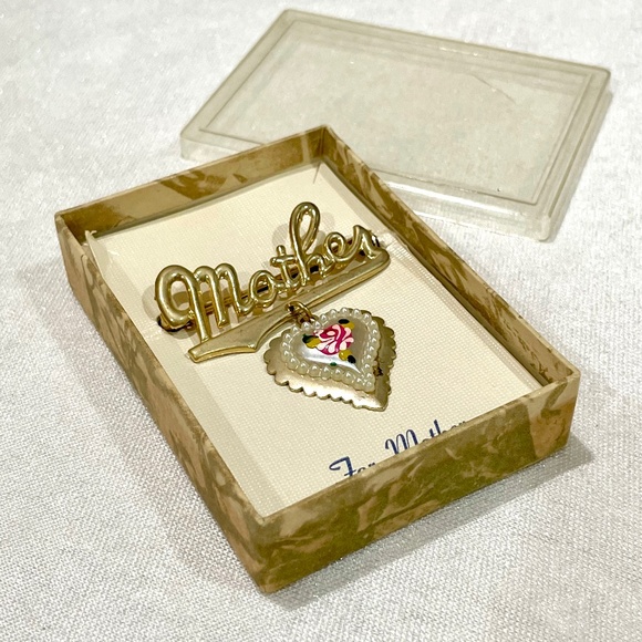 Vintage 1950’s Mother Heart Gold Brooch Pin Mid Century BRAND NEW w ORIGINAL BOX - Picture 3 of 6
